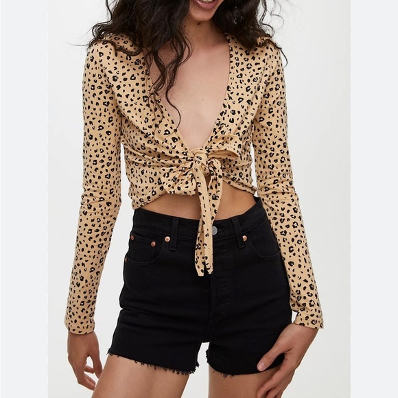 ARITZIA Sunday Best leopard print wrap crop top. Size S. - Picture 2 of 9